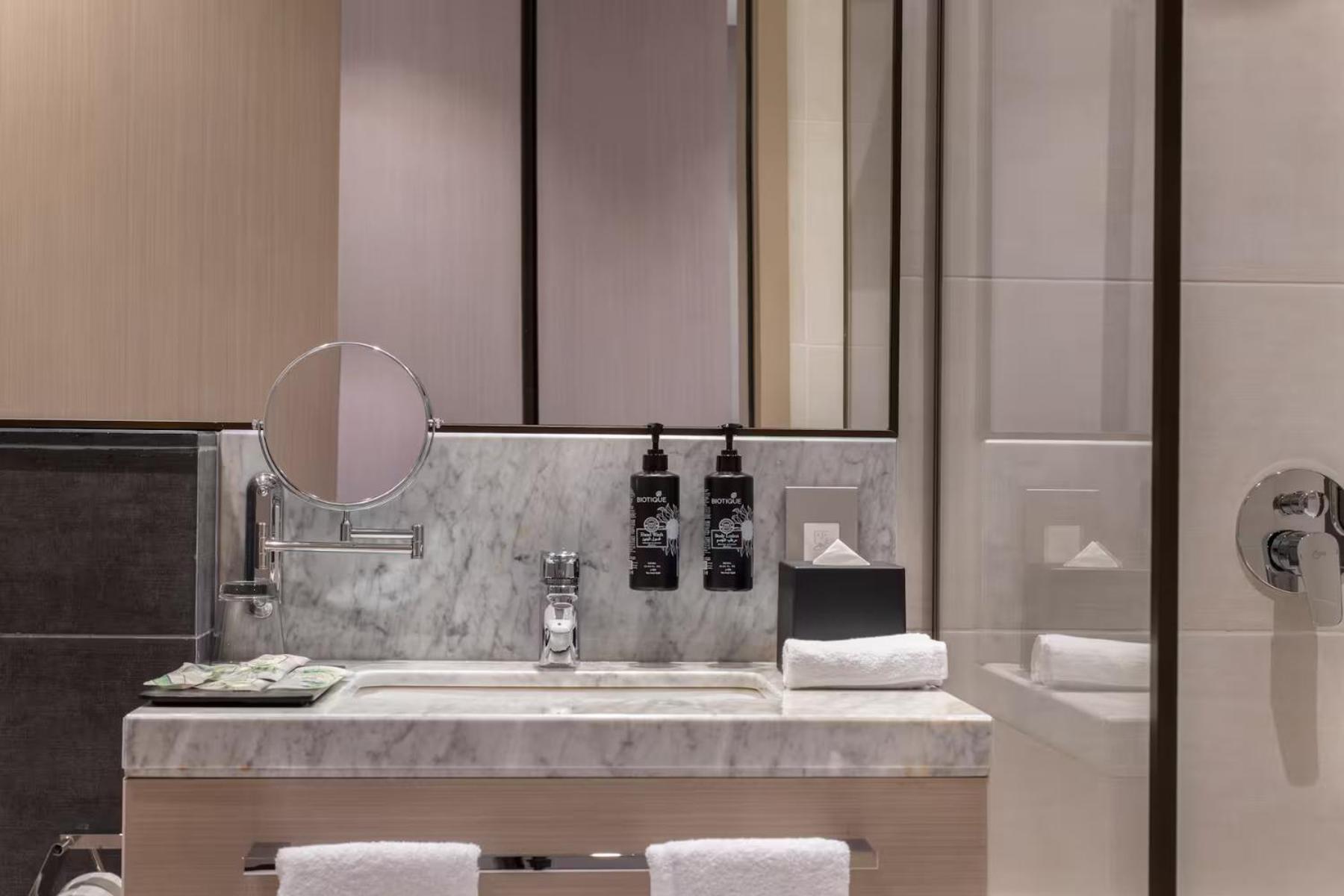 Ramada By Wyndham Riyadh King Fahd Road Экстерьер фото