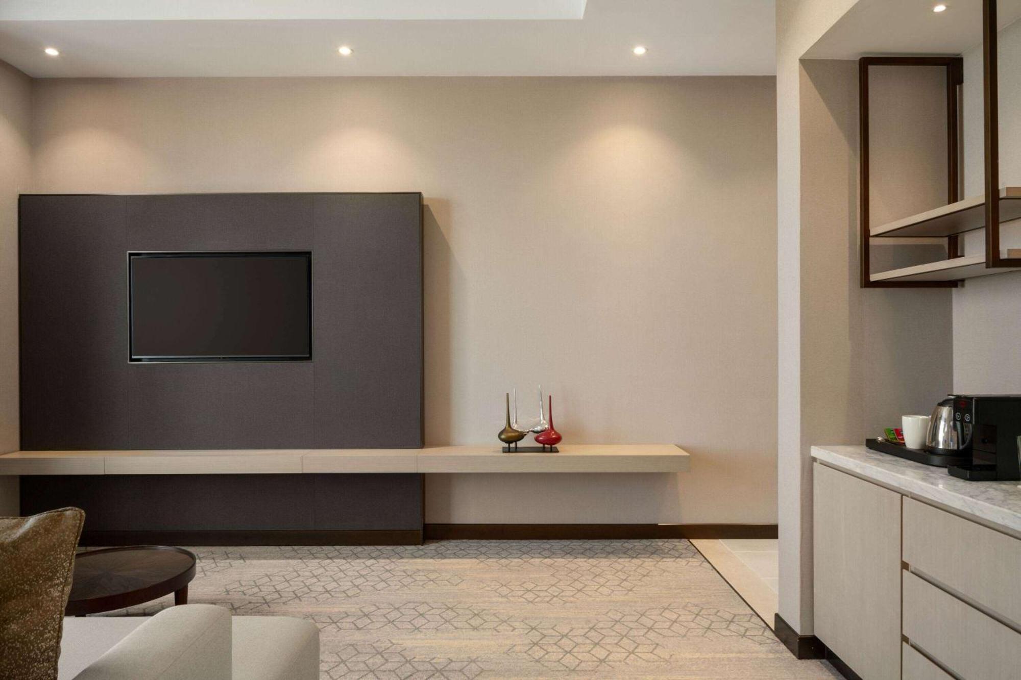 Ramada By Wyndham Riyadh King Fahd Road Экстерьер фото