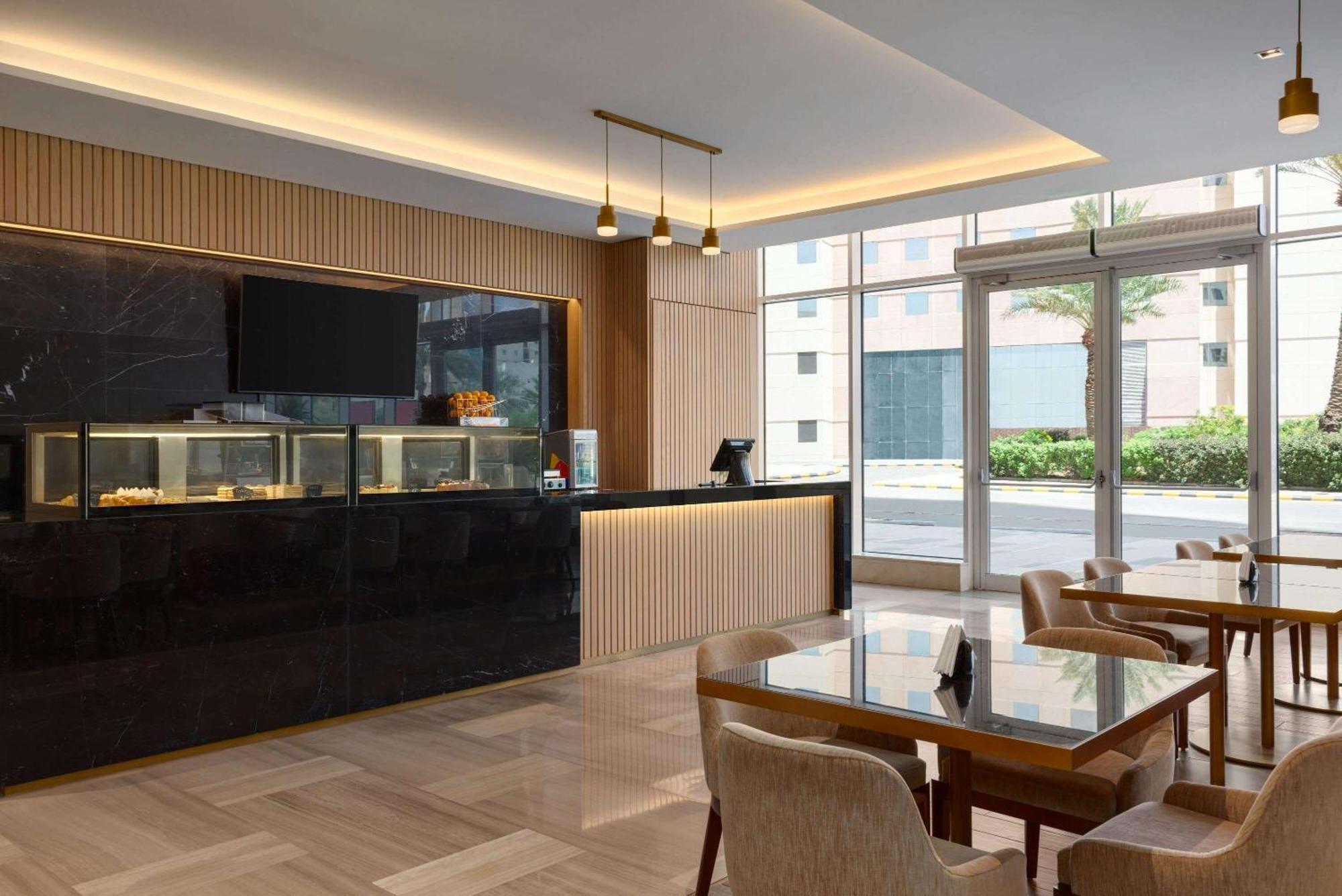 Ramada By Wyndham Riyadh King Fahd Road Экстерьер фото The Lounge at KLIA