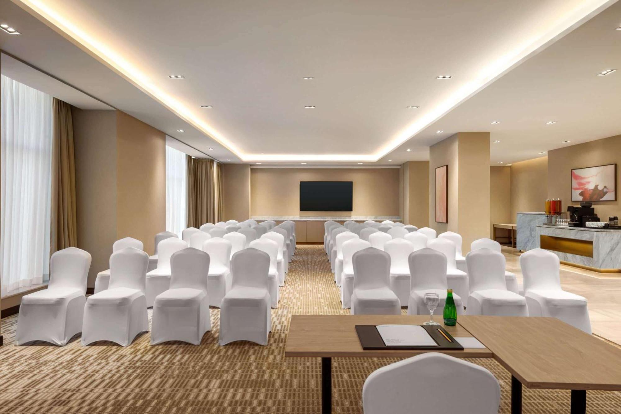 Ramada By Wyndham Riyadh King Fahd Road Экстерьер фото Meeting room